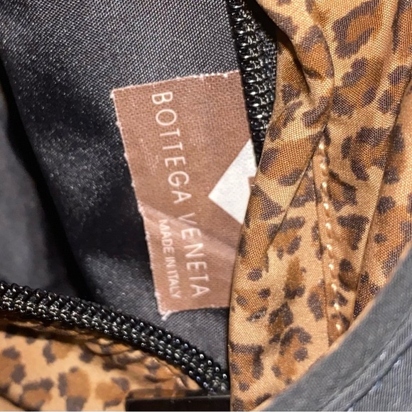 🔥❤️ Bottega Veneta Black Nylon & Cheetah Print Reversible Medium Hobo - Picture 7 of 9